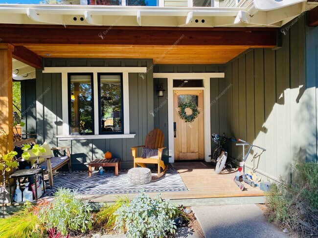 Building Photo - Unfurnished 4BR - 2.5BA NWX Corner Lot Pri...