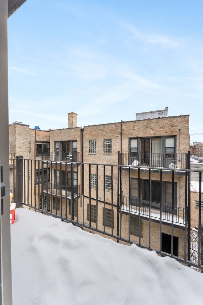 Foto del edificio - 4555 Malden St