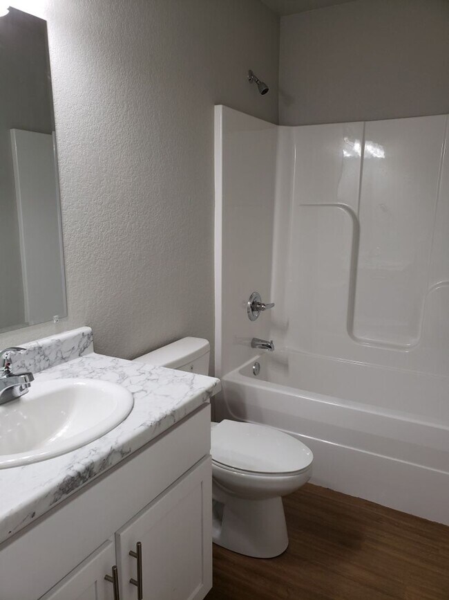 Foto del edificio - 2107b Ingalls Ln