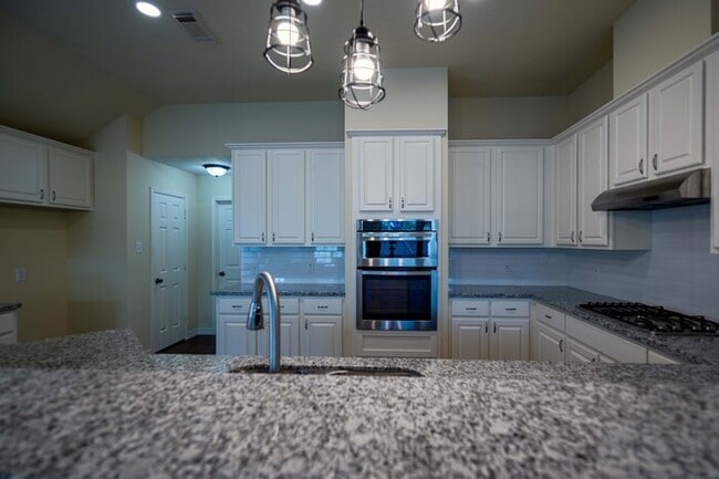 Foto del edificio - 4BR SFR • Walk-In Pantry • Fenced Yard in Coventry