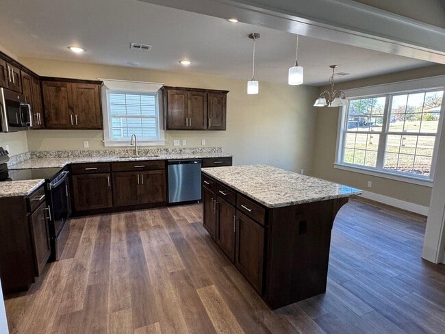 Building Photo - 2516 S Schifferdecker Ave