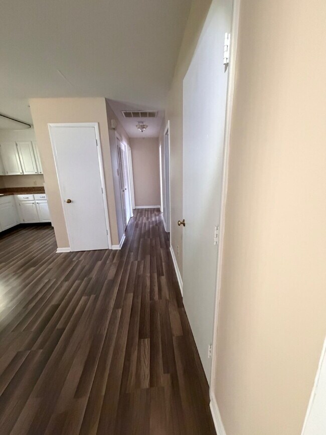 Foto del edificio - Immaculate 2 BR | 1 BA Apartment in Goldsboro *Water/Trash/Lawn Care Included!* Scott Hills Apts