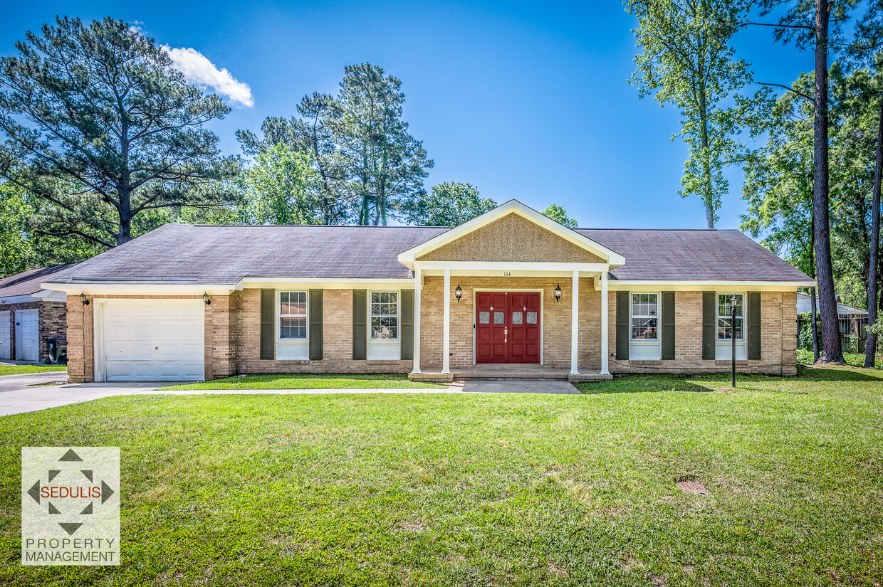 Primary Photo - 114 6 Iron Ln