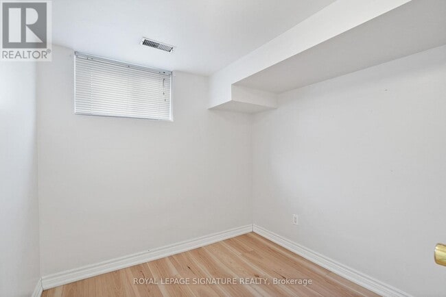 Building Photo - 865 Glencairn Ave