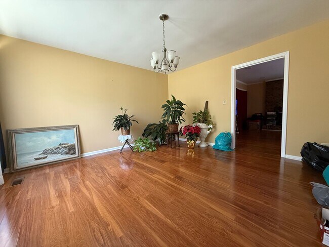 Foto del edificio - 5 bedroom home for rent