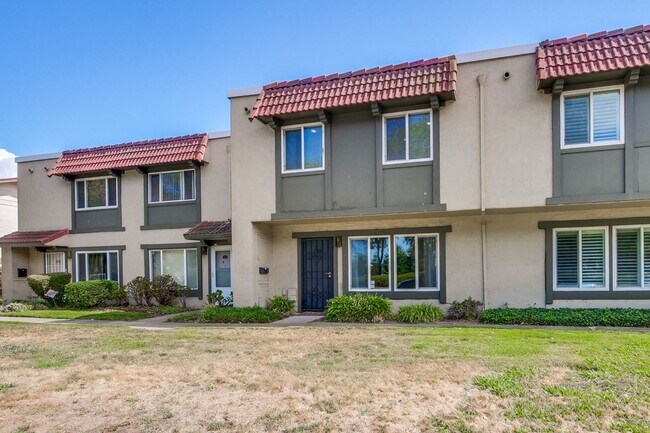 Foto del edificio - Beautiful 4 Bed 2.5 Bath Town Home in Fremont Northgate Area !