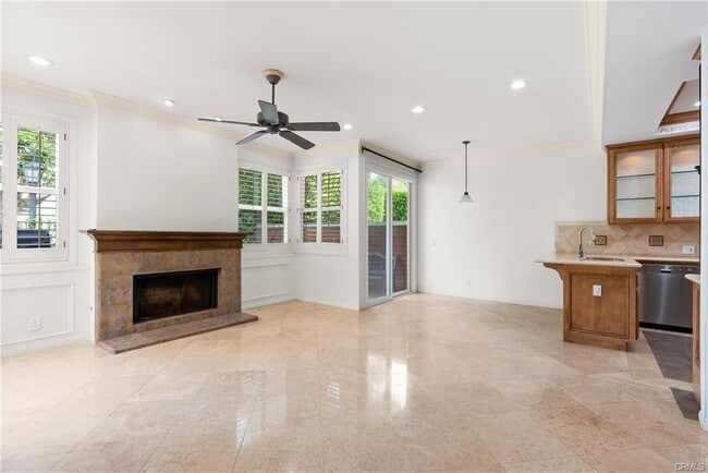 Building Photo - 6121 Greenbrier Dr