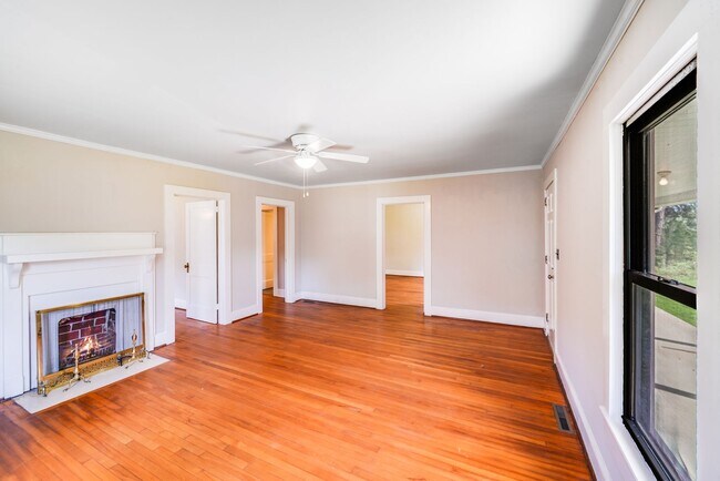 Building Photo - Updated & Move-In Ready 3BR with New HVAC,...