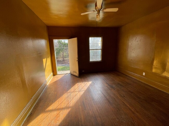 Building Photo - 2816 Milton St