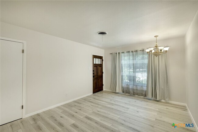 Foto del edificio - 6218 Brookside Dr