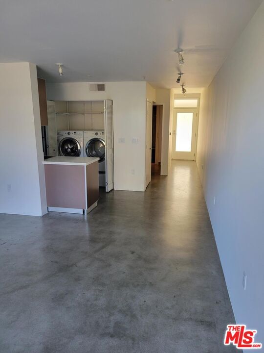 Building Photo - 5806 Waring Ave