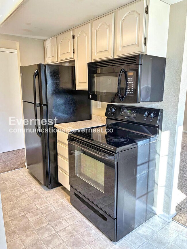 Foto del edificio - 2924 Ross Dr