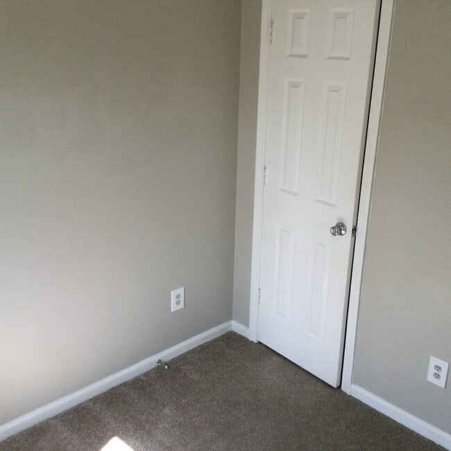 Building Photo - 5345 Ridgemere Ct