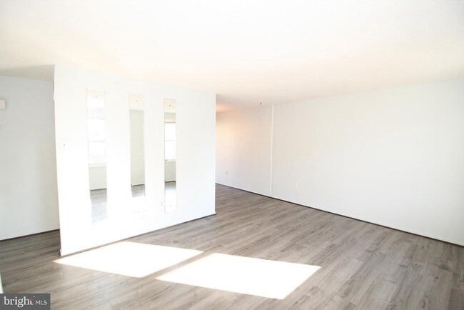 Foto del edificio - 1378 Rollinghouse Dr