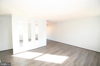 Building Photo - 1378 Rollinghouse Dr