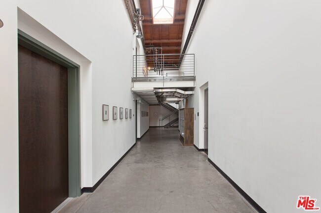 Foto del edificio - 1046 Princeton Dr