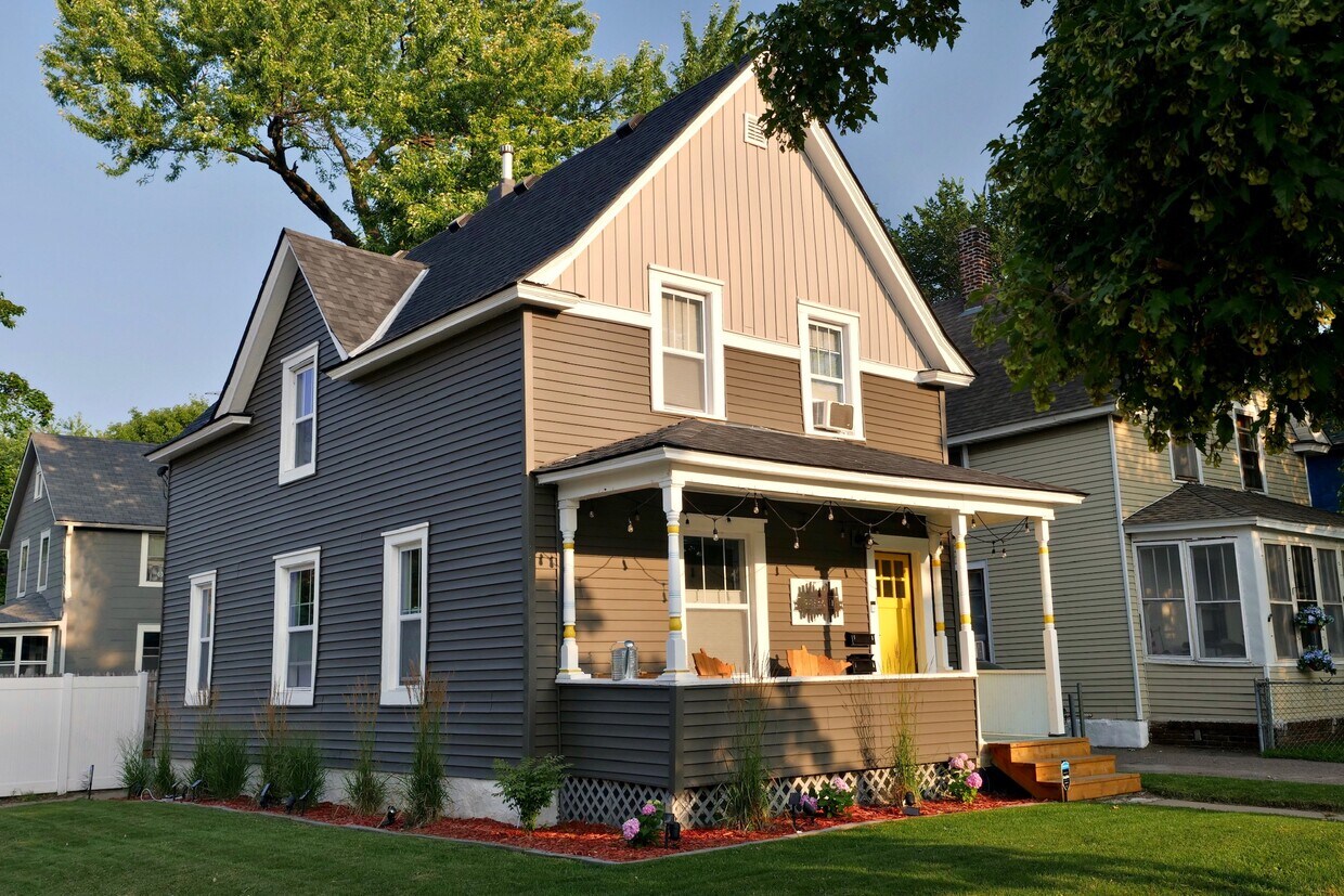 Primary Photo - 479 Smith Ave N
