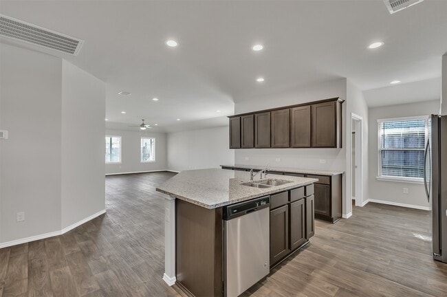 Building Photo - 6212 Hendricks Hbr Dr