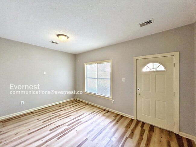 Foto del edificio - 692 Walnut Valley Ln