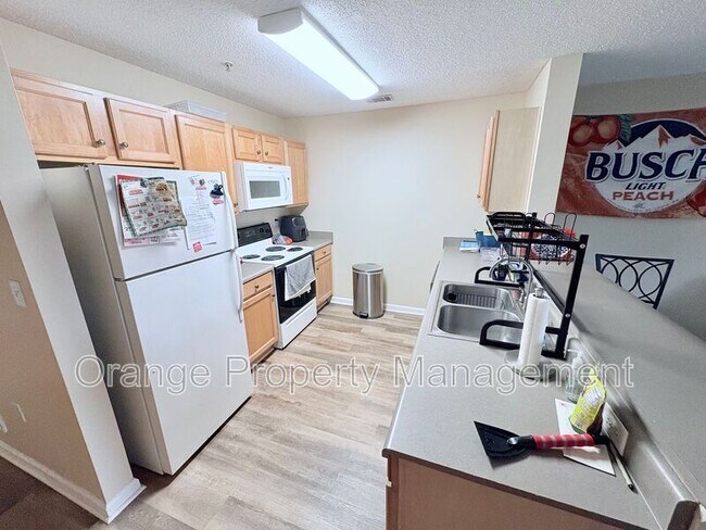 Foto del edificio - 1621 Harts Ridge Dr