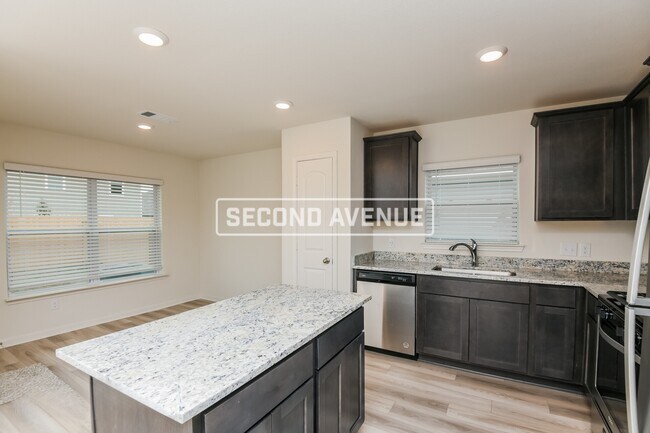 Foto del edificio - 1325 Woodwinds Dr