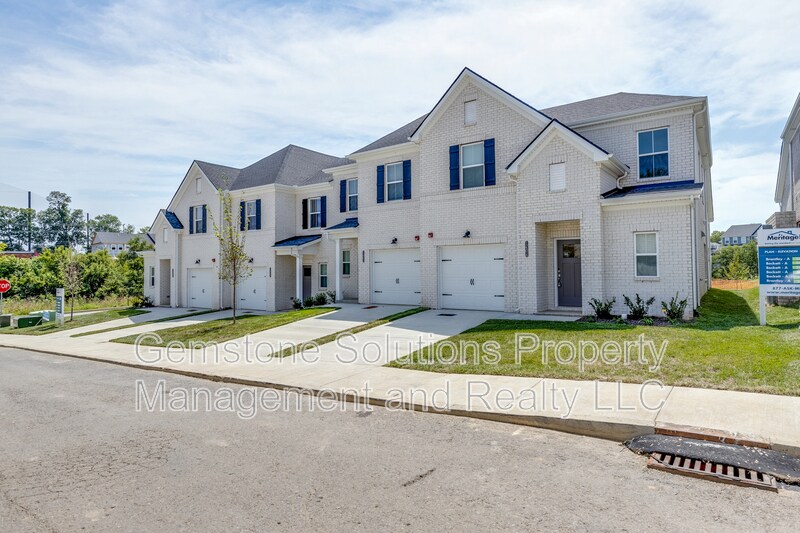 Foto principal - 204 Douglas Bend Rd