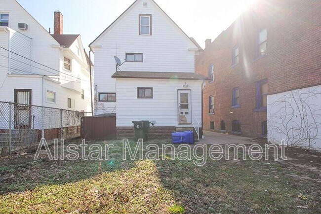 Foto del edificio - 1588 E 86th St