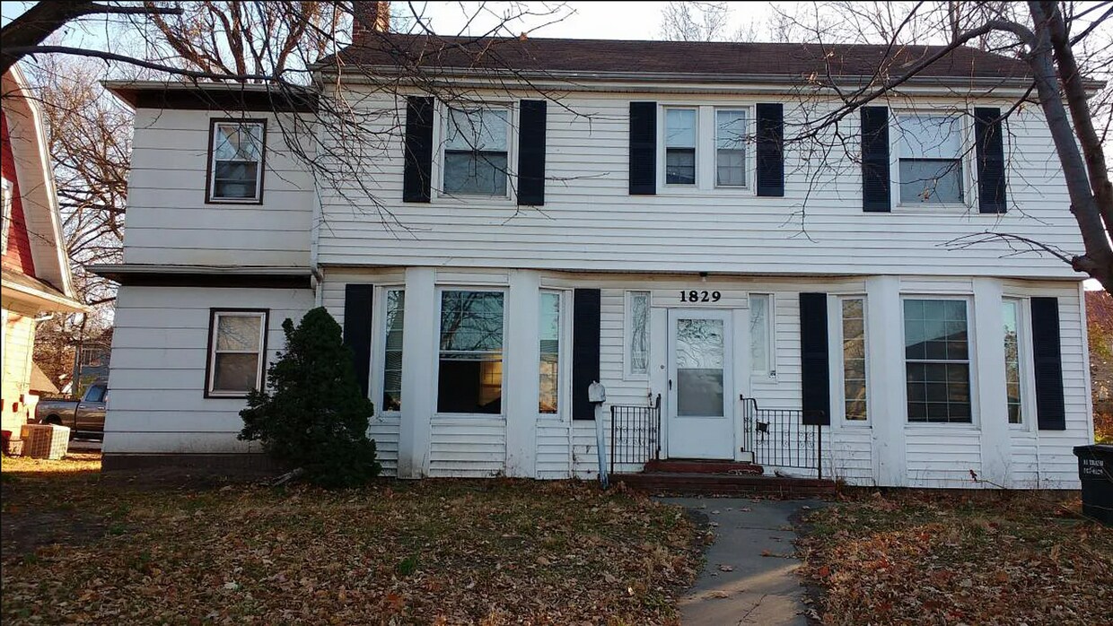 Primary Photo - Huge House + 1 Block from KSU Campus + Was...