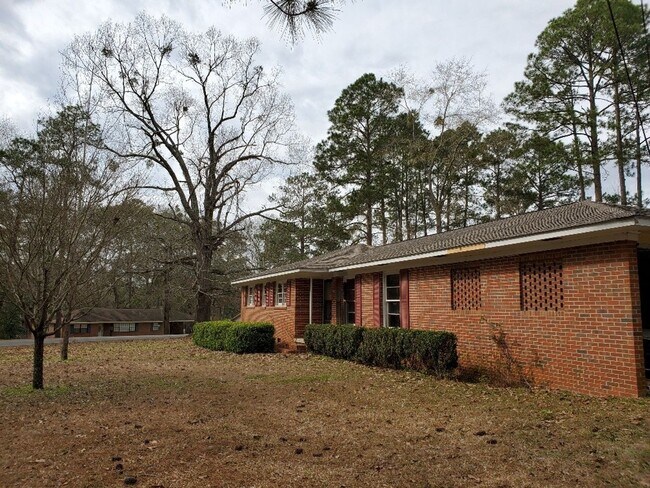 Building Photo - Cozy Three Bedroom Home!
