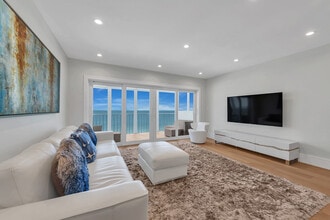 Building Photo - 2885 Gulf Shore Blvd N