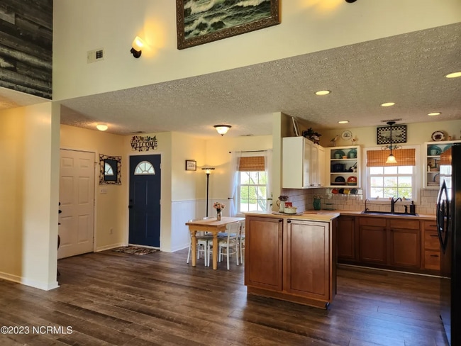 Building Photo - 105 Huntmaster Ct