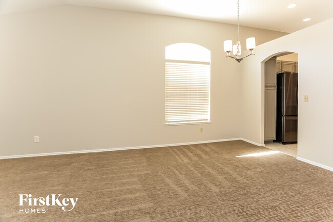 Building Photo - 4421 Inez Dr