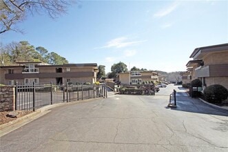 Building Photo - 346 Carpenter Dr NE