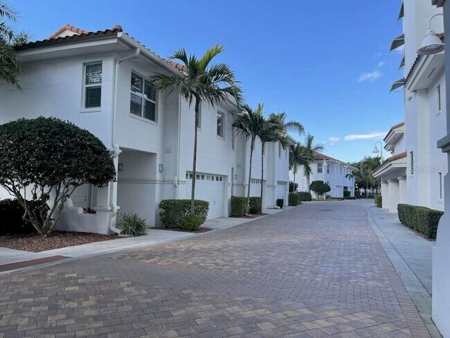 Foto del edificio - 1325 Snell Isle Blvd NE