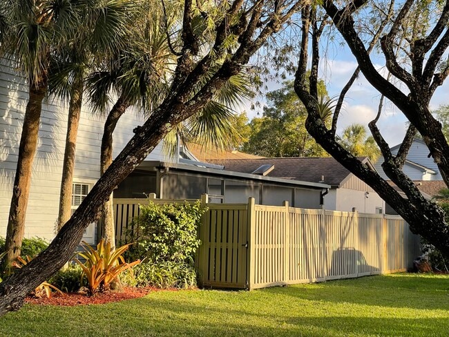 Building Photo - 6546 Windsor Dr