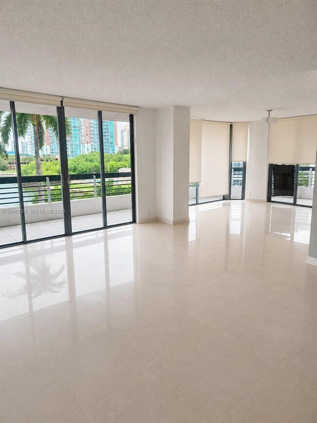 Foto del edificio - 3530 Mystic Pointe Dr