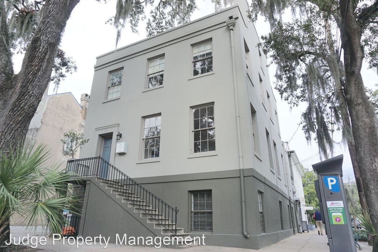 Foto principal - 122 E Jones St