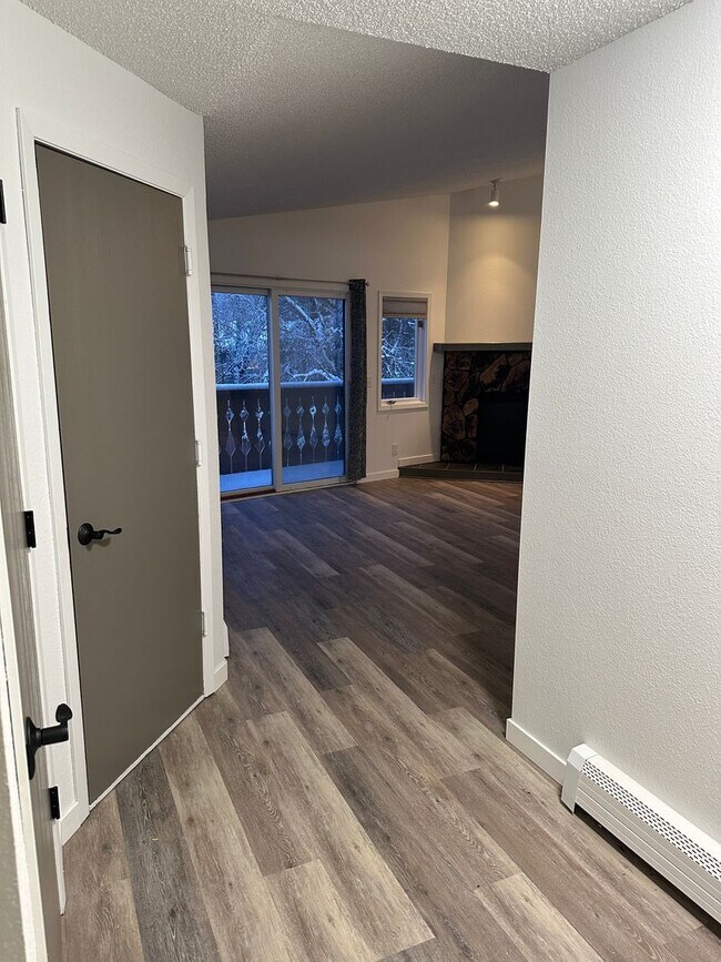Foto del edificio - Newly Remodeled, 1 Bed/1 Bath Garage/Washer/Dryer