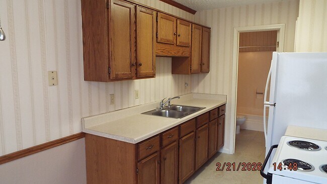 Building Photo - 8302 Glen Mont Dr