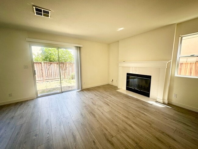 Building Photo - Beautifully Updated 3 Bedroom in Milpitas!