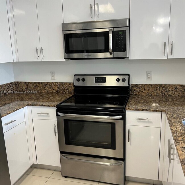 Foto del edificio - 2300 NW 7th St