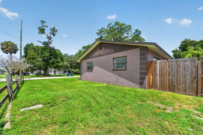 Photo - 526 Rosery Rd NW (Largo, FL) Townhome