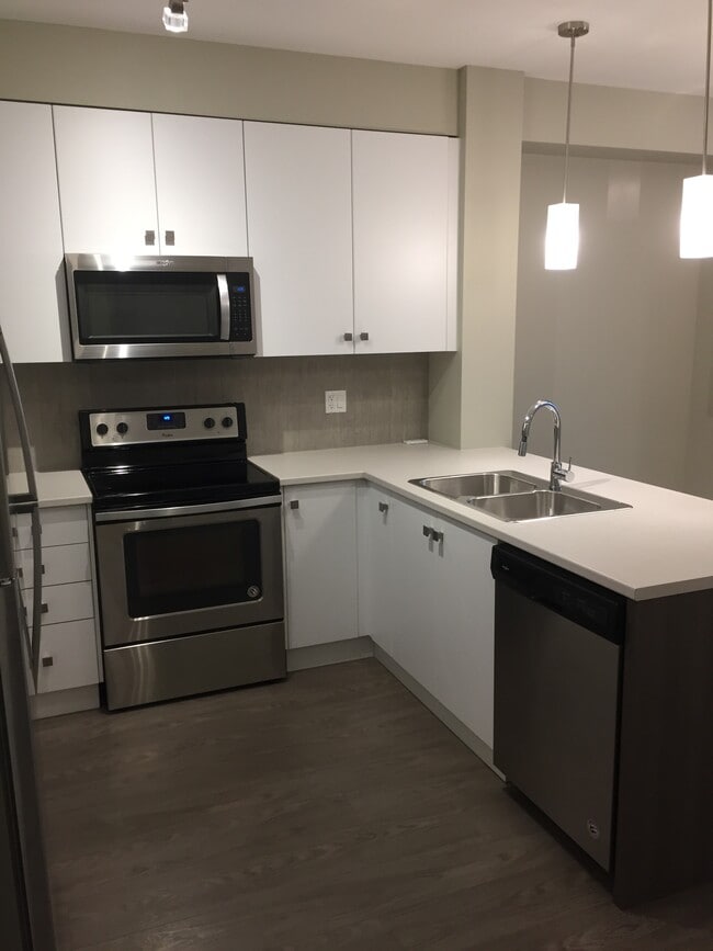 Building Photo - 1958-1958 N Parallel Rd