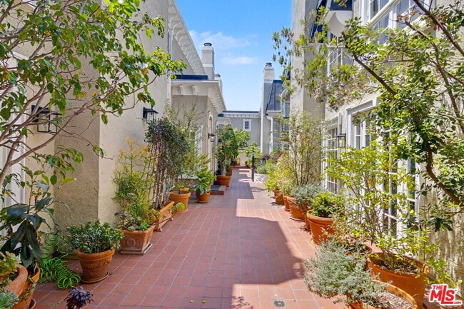 Building Photo - 1242 Berkeley St