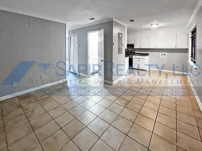 Foto del edificio - Move in before December 15th and choose your reward: a $250 Amazon Gift Card or a 55" Smart TV!