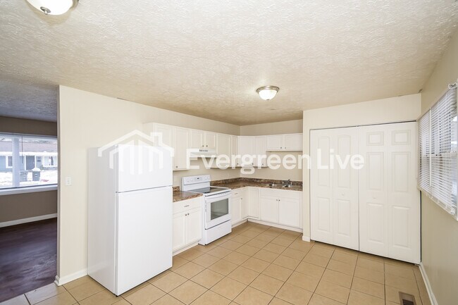 Foto del edificio - 8724 Montery Rd