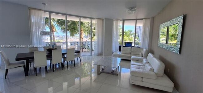 Foto del edificio - 4100 Island Blvd