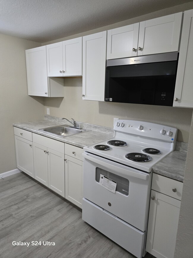 Building Photo - 110 Tacoma Rd