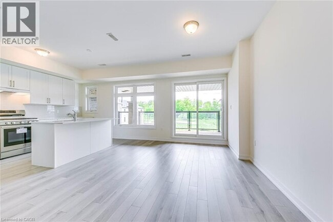 Building Photo - 1544 Wellwood Terrace