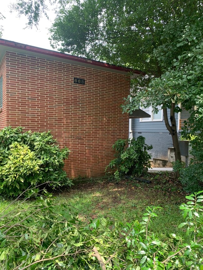 Building Photo - 668 Linwood Ave NE